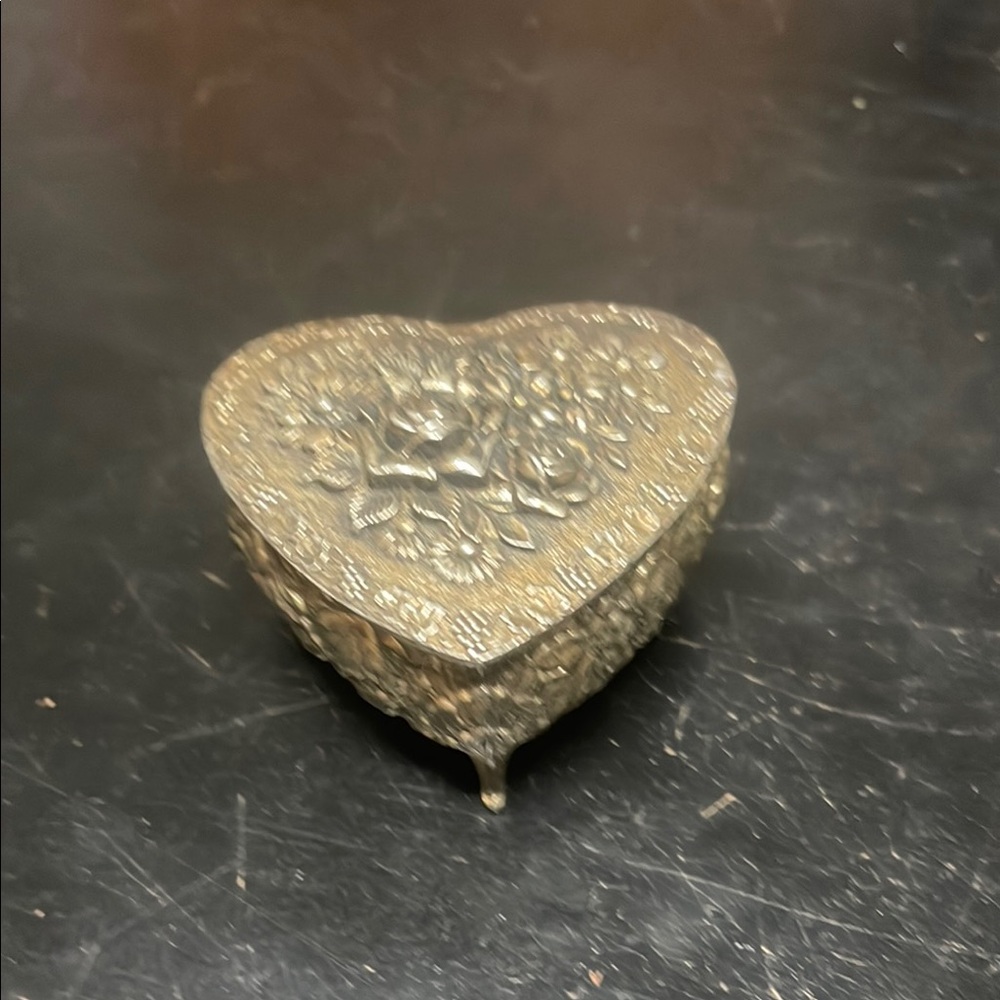 Victorian Silver Heart Accent Decor